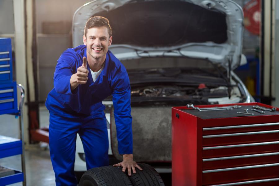 portrait-mechanic-showing-thumbs-up portrait-mechanic-showing-thumbs-up